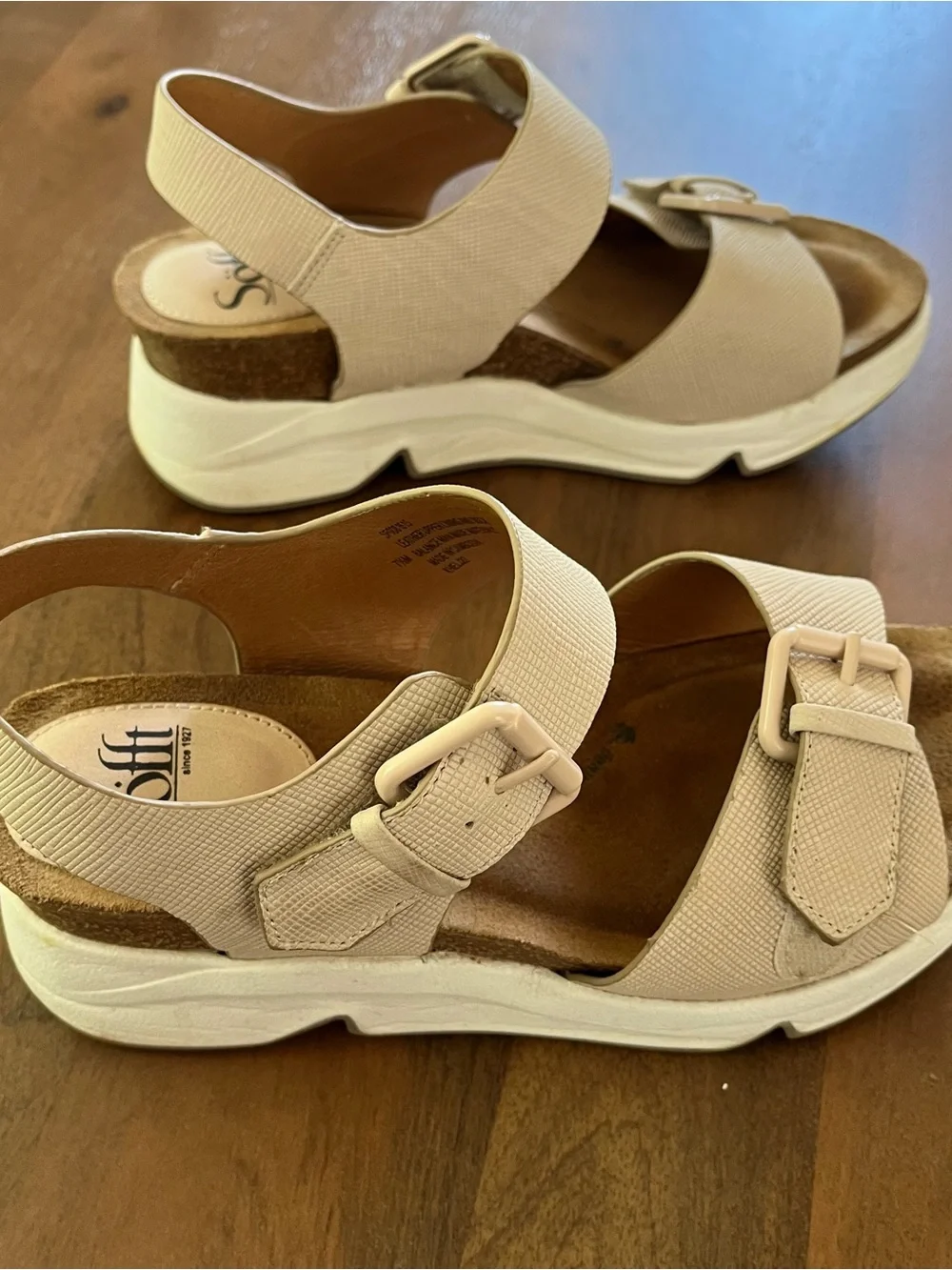 Sofft Women's Ivory/Tan Platform Sandals with Velcro Buckle 7.5